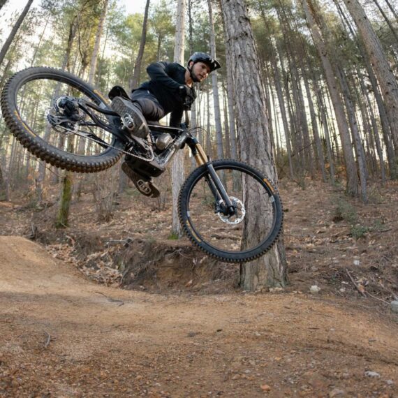 Shuttle Ampd Pivotcycles.140